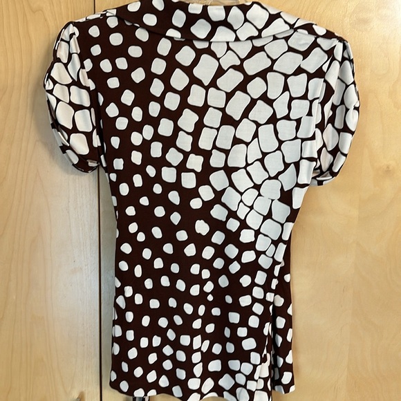 Diane von Furstenberg DVF "Jilda Top" Silk Jersey Short Sleeve Wrap Top sz 8 M - Picture 6 of 9